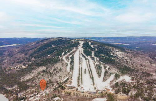 Thomas Trail - Game Room, Fire Pit, 1 min to Ski Mountain & Shared Beach! - Foto 59