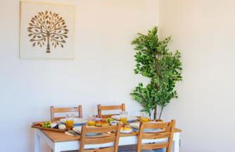 Modern Flat with Workspace in Foz by HostWise - Foto 21