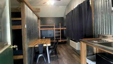 Relaxing Group Cabin with Fire Ring in Indiana - Foto 3