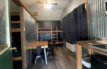 Relaxing Group Cabin with Fire Ring in Indiana - Foto 3