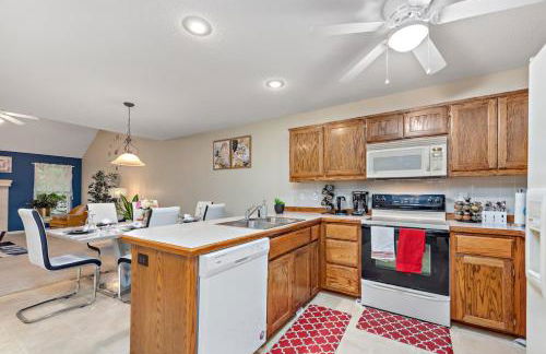 Beautiful Townhome, 11 minutes to Downtown, KCMO. - Foto 7