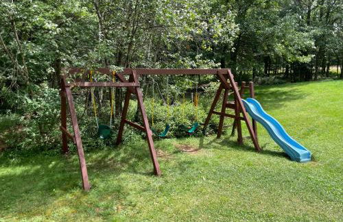 Spacious Pocono Home with Hot Tub and Fire Pit - Foto 28