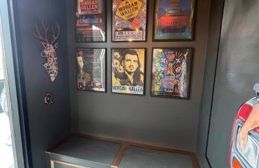 Muse- Morgan Wallen Speakeasy and Giant Balcony - Foto 35