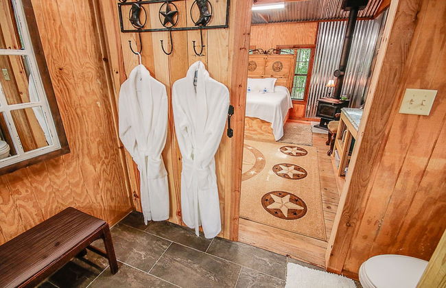 Cora's Cabins - Photo 23