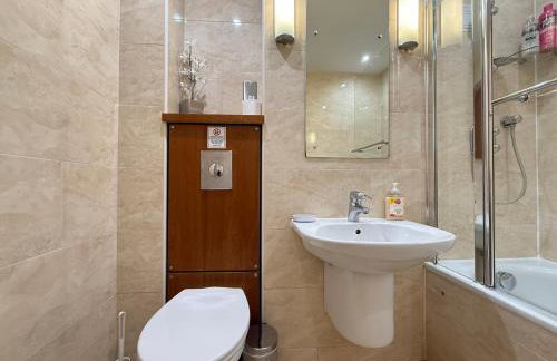 Holyrood Apartment with parking & lift access - Photo 15