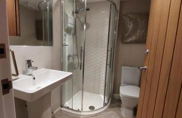 Old Brewery home with pool and gym access - Foto 17