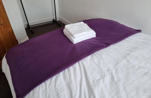 Entire 3 bedroom home with Parking in Welling, London, UK - Photo 24