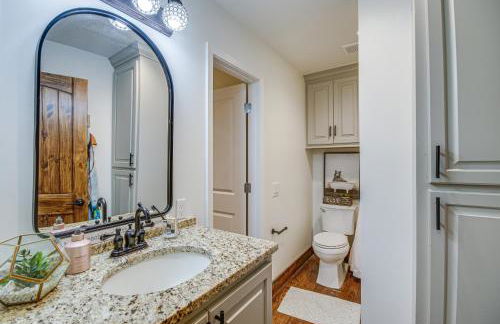 Waterfront Terry Home with 3 Decks and Hot Tub! - Foto 14