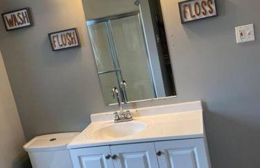 2-Bedroom Quincy Apt. with private parking & Wifi - Foto 15