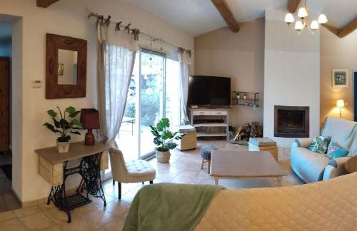 Le Mas des Cigales avec parc et grande piscine - Foto 11