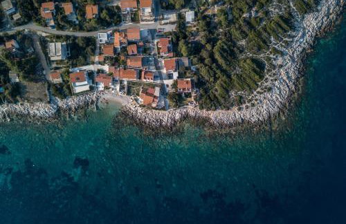 Apartments by the sea Milna, Vis - 8946 - Photo 2
