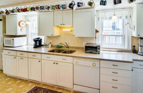 Historic Warren Vacation Rental Walk to Beaches! - Foto 10