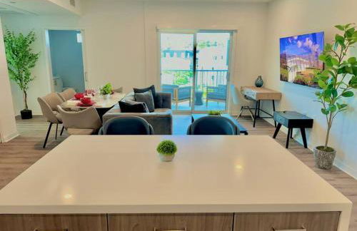 Corner 2 Bedroom 2 Bath Condo - Balcony - Parking - Foto 6