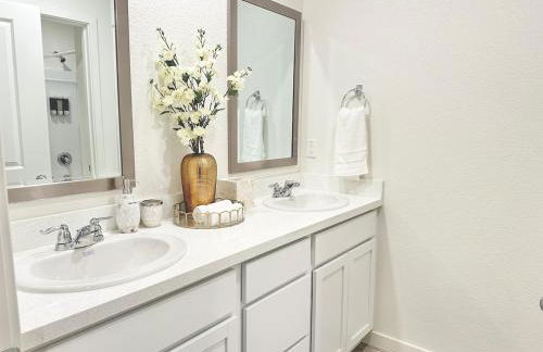 Luxury 4Bed 3Bath Roseville Home near Sports Complex and Galleria Mall - Foto 17