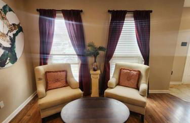 Large near Shops/Dining & easy access to freeway - Foto 53