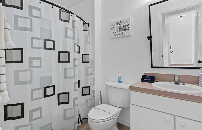 Amazing 3BR 2BA Townhome With Lake View at Terra Verde! - Foto 14