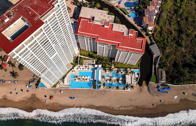 Oceanfront 1BR with Balcony & Pool - Foto 46