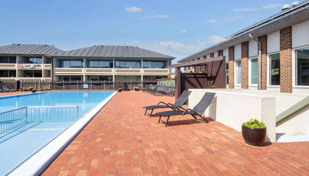 4 Person Holiday Home on a Holiday Park in Fano - Foto 4, Piscina