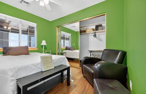 4BR Desert Oasis near Valley and Vegas - Foto 29