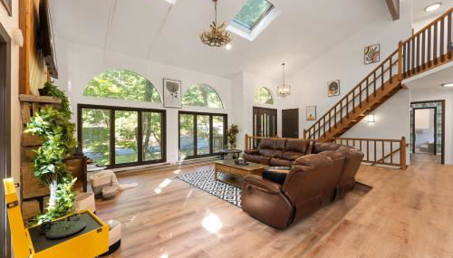 Spacious Waterfront Mansion wHot tubPoolTable - Foto 3