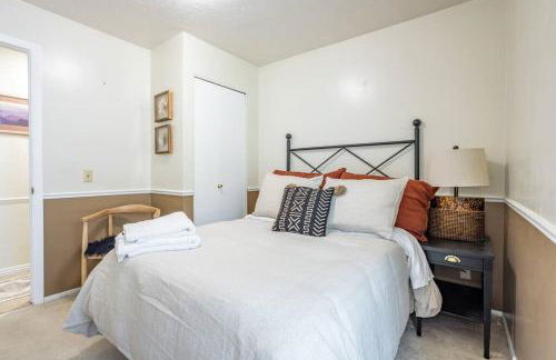 Spacious Stay near Airport, Downtown & Ski Resorts - Photo 14