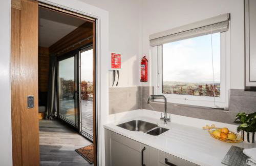 Hilltop Lodge - Photo 11