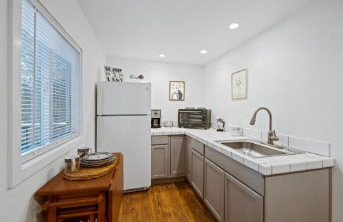 Lakefront, Private dock, ensuite-unit, King bed, Free EV charger, Boat Friendly - Foto 7