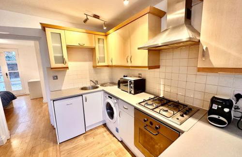 Flat-By Lewisham Train Station - Foto 8