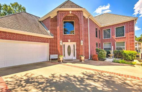 Beautiful Montgomery Home with Lakefront Deck! - Foto 43