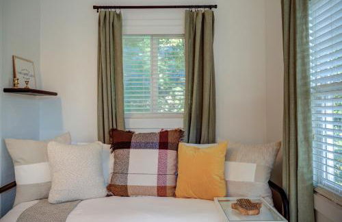 The Zen Den Peaceful Cottage with Mountain Views - Foto 23