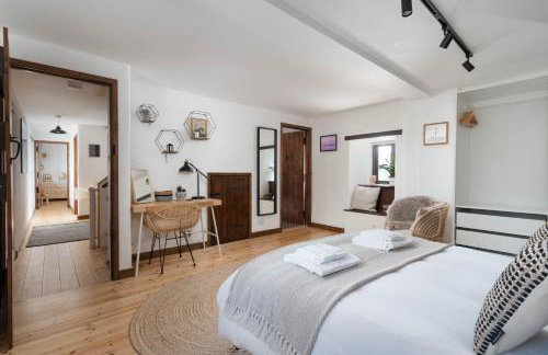 Naut Retreat, The Big Barn - Spacious & cosy cottage, walk to Porthcurno beach, Pedn Vouder & Minack Theatre - Photo 28