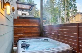 LUXE Hyak Retreat with Sauna, Hot Tub, Game Room, 6BR - Foto 56