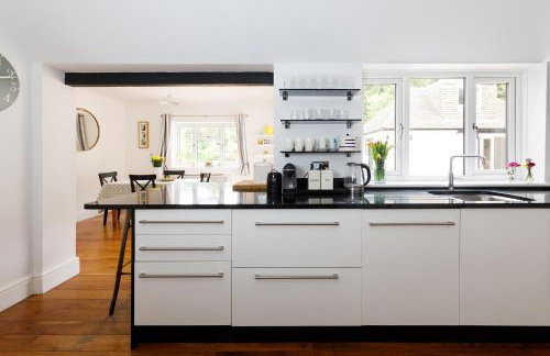 Stunning 5BR Home With Pool - 5 min to Beach - Foto 22