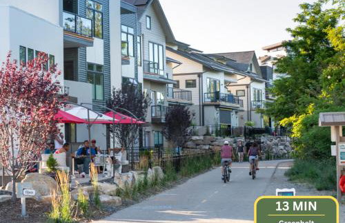 Fire Pit Getaway Shops and Dining 70in TV - Foto 44