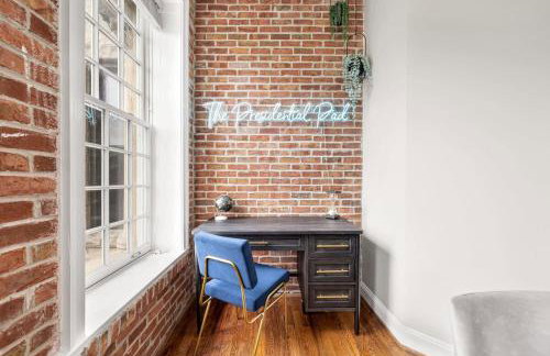 Luxury 4-BR with Free Parking in Heart of DC - Steps to Metro - Photo 22