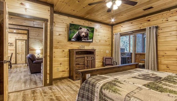 Ern823 - Eagle Falls - Great Location With Private Heated Indoor Pool! Close To Town! 3 Bedroom Cabin by RedAwning - Foto 3, Habitación