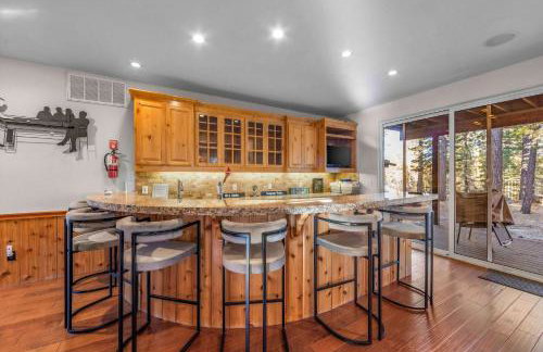 Fully Remodeled Tahoe Retreat with Game Room and Hot Tub - Foto 85