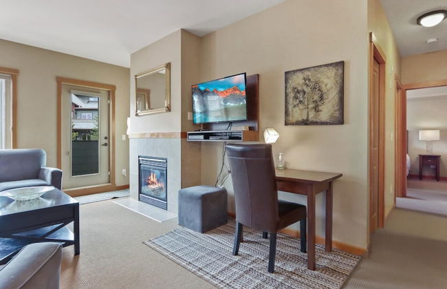 SPACIOUS 3-Br Luxury Condo | HEATED Pool + 3 Hot Tubs | Pool Table | Hm Theatre - Photo 42