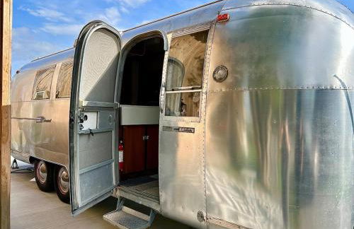 Secluded Private Retreat with Cabin & Vintage Airstream - Foto 4