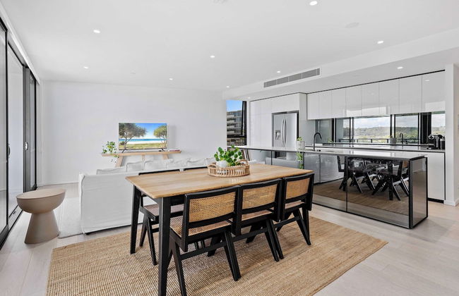 Palm Beach Luxury with Hinterland Views - Photo 6