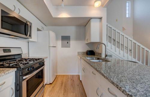 Charming and Cozy Townhome Near Disney - Foto 26