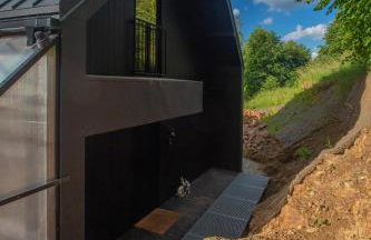 Czarny domek w górach - Foto 22