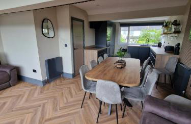 Townhouse - 6 Bed Hot Tub House - Photo 5