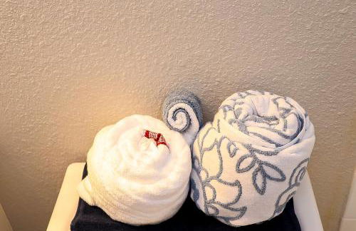 Easy Access 2beds,1bt luxury kingbed with pool sleeps 4 - Foto 7