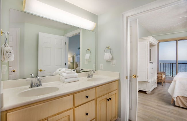 Wondrous Oceanfront Condo with Free Poolside WiFi - Unit 1105 by RedAwning - Foto 17