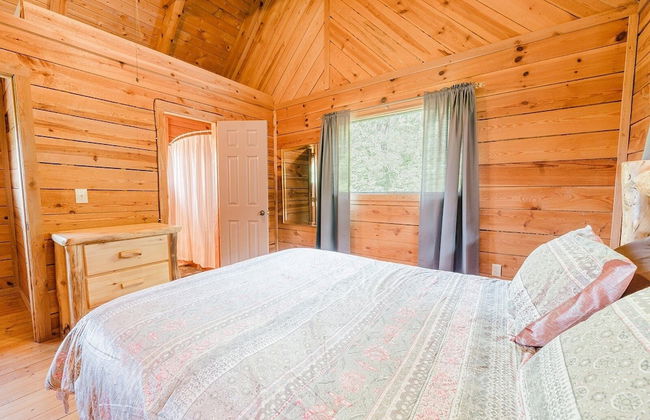 J Willy's Refuge 2 Bedroom Cabin by RedAwning - Photo 8