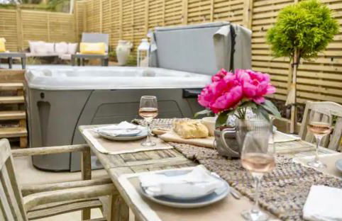 Luxury Cotswolds Cottage with Hot Tub - Foto 8