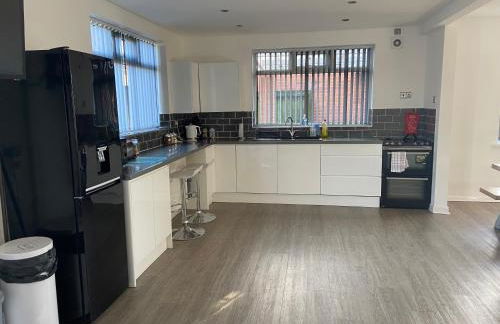 BeRo Bungalow with a hot tub & a large garden! - Foto 17