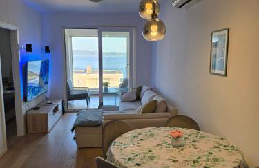 Seaview Deluxe Apartment - Photo 3