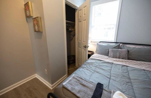 3 Min to Downtown - 10 Min to Elon - Smart TVs - Foto 22